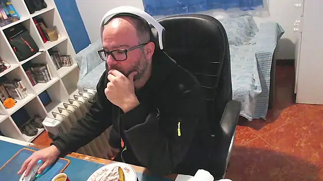 Snapshot of ravingr4d4 chatting on February 15, 4:58 pm ravingr4d4 online show from February 15, 4:58 pm