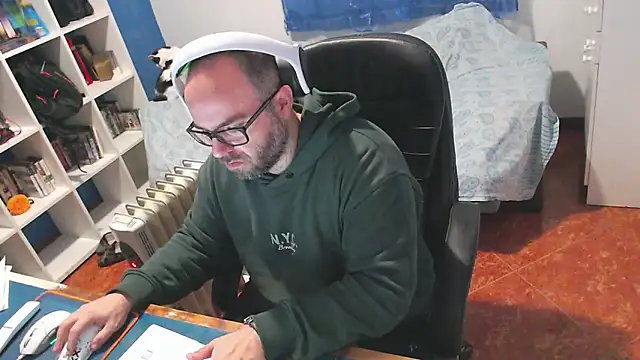 Snapshot of ravingr4d4 chatting on February 16, 9:16 am ravingr4d4 online show from February 16, 9:16 am