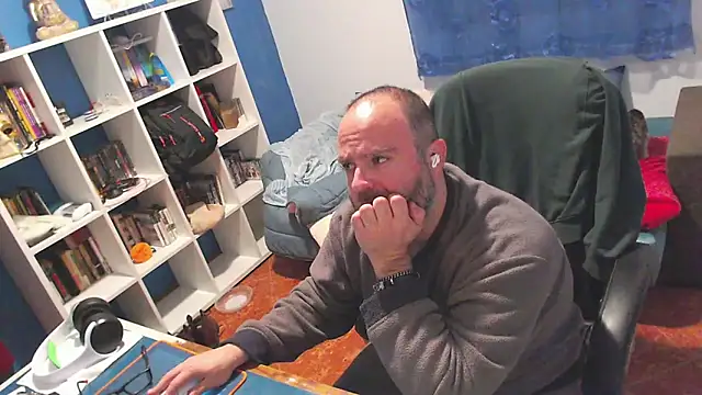 Snapshot of ravingr4d4 chatting on February 18, 12:06 am ravingr4d4 online show from February 18, 12:06 am