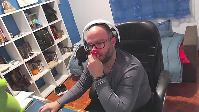 Snapshot of ravingr4d4 chatting on February 19, 12:17 am ravingr4d4 online show from February 19, 12:17 am