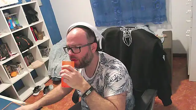 Snapshot of ravingr4d4 chatting on February 21, 12:44 am ravingr4d4 online show from February 21, 12:44 am