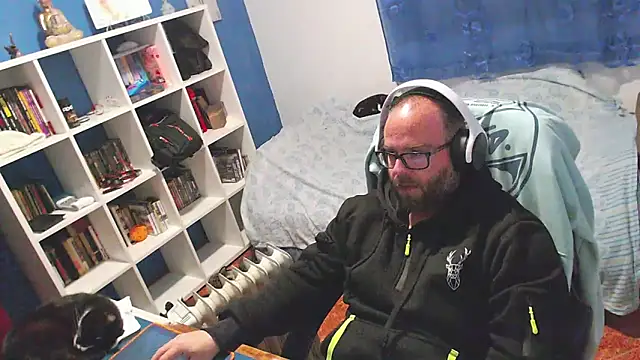 Snapshot of ravingr4d4 chatting on February 26, 10:42 pm ravingr4d4 online show from February 26, 10:42 pm