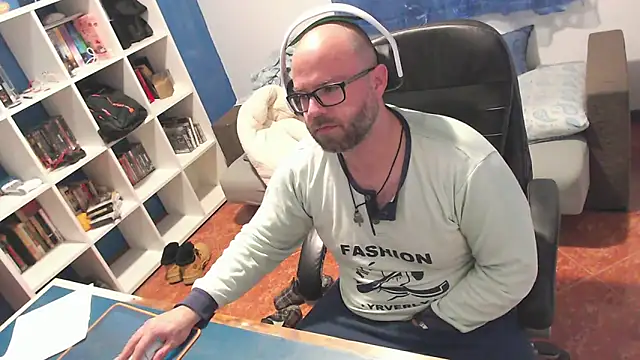 Snapshot of ravingr4d4 chatting on March 11, 12:05 am ravingr4d4 online show from March 11, 12:05 am