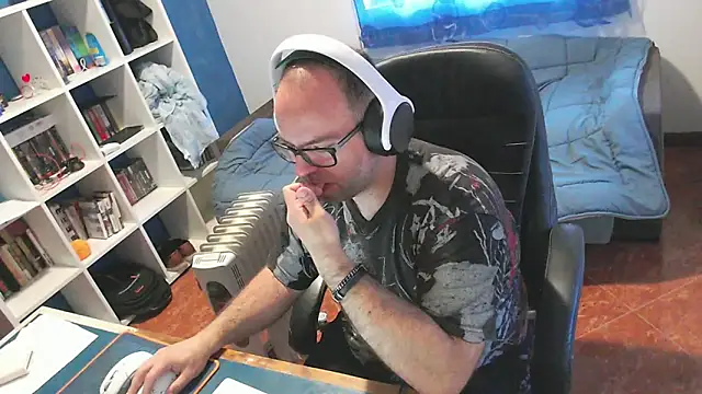 Snapshot of ravingr4d4 chatting on March 31, 8:04 am ravingr4d4 online show from March 31, 8:04 am