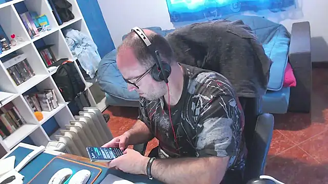 Snapshot of ravingr4d4 chatting on April 1, 8:48 am ravingr4d4 online show from April 1, 8:48 am