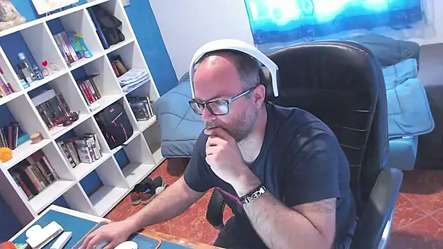 Snapshot of ravingr4d4 chatting on April 6, 9:10 am ravingr4d4 online show from April 6, 9:10 am