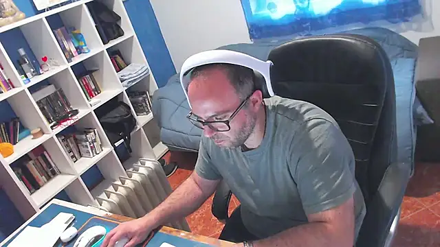 Snapshot of ravingr4d4 chatting on April 7, 9:54 am ravingr4d4 online show from April 7, 9:54 am