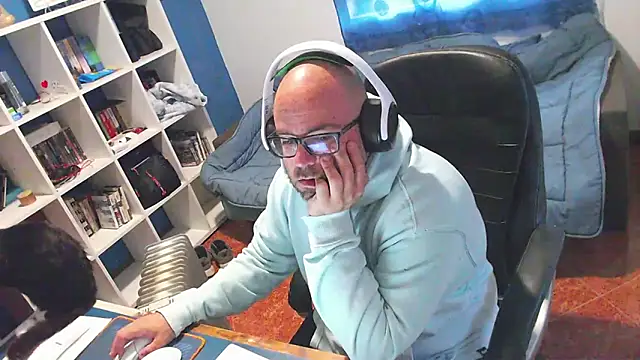 Snapshot of ravingr4d4 chatting on April 13, 7:58 am ravingr4d4 online show from April 13, 7:58 am