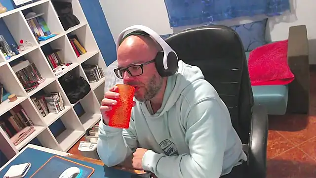 Snapshot of ravingr4d4 chatting on April 13, 9:53 pm ravingr4d4 online show from April 13, 9:53 pm