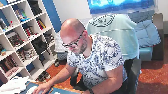 Snapshot of ravingr4d4 chatting on April 15, 8:10 am ravingr4d4 online show from April 15, 8:10 am