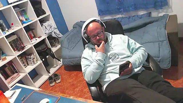 Snapshot of ravingr4d4 chatting on April 15, 10:10 pm ravingr4d4 online show from April 15, 10:10 pm