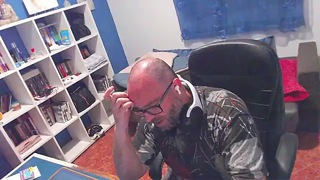 Snapshot of ravingr4d4 chatting on April 18, 10:21 pm ravingr4d4 online show from April 18, 10:21 pm
