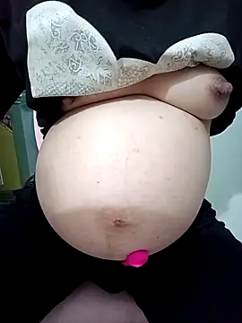 SweetGirl2k2 online show from April 24, 4:04 am