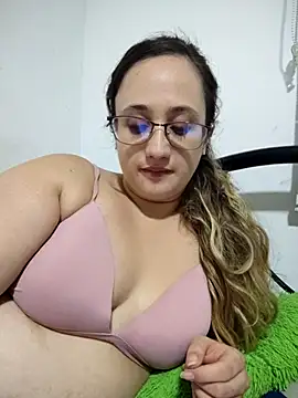 Snapshot of Karol_and_David_hotcouple chatting on January 8, 1:00 am Karol and David hotcouple online show from January 8, 1:00 am
