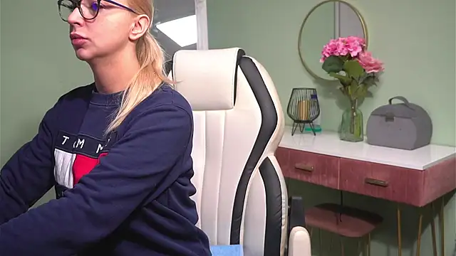 CelineConner online show from January 8, 5:05 am