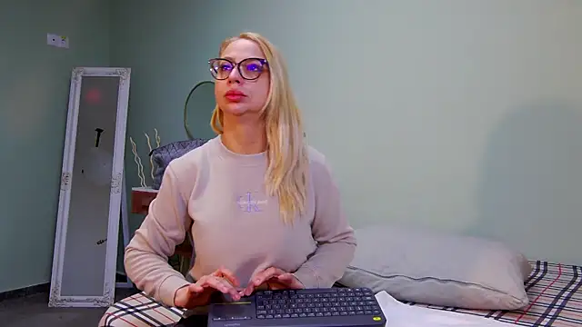 CelineConner online show from January 29, 5:09 am