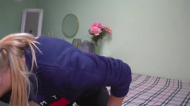 CelineConner online show from February 4, 5:21 am