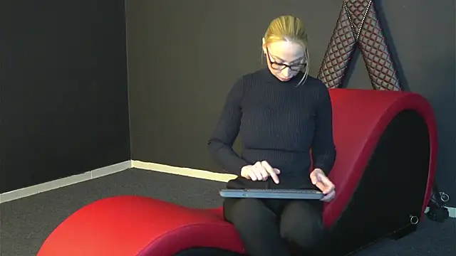 CelineConner online show from March 10, 5:11 am