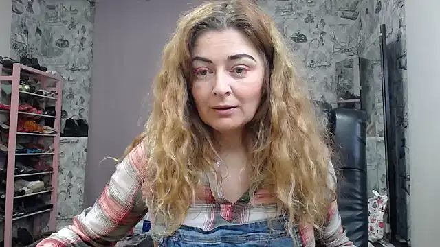 Helen1974 online show from January 31, 5:10 pm