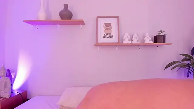 sophiarossee  online show from March 19, 10:55 am