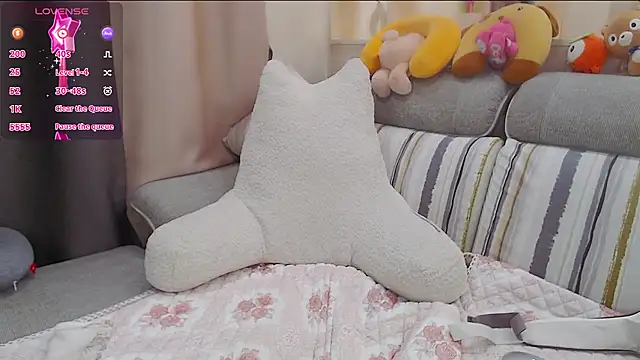 Snapshot of Duludulu_007 chatting on December 19, 1:18 pm Duludulu 007 online show from December 19, 1:18 pm