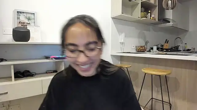 Sophi  a online show from February 6, 2:49 am