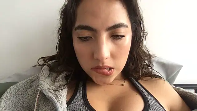 Sophi  a online show from April 19, 7:38 pm