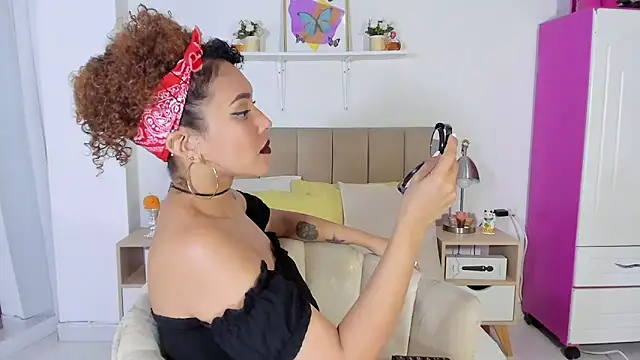 Zoe Gruber online show from March 21, 11:30 pm