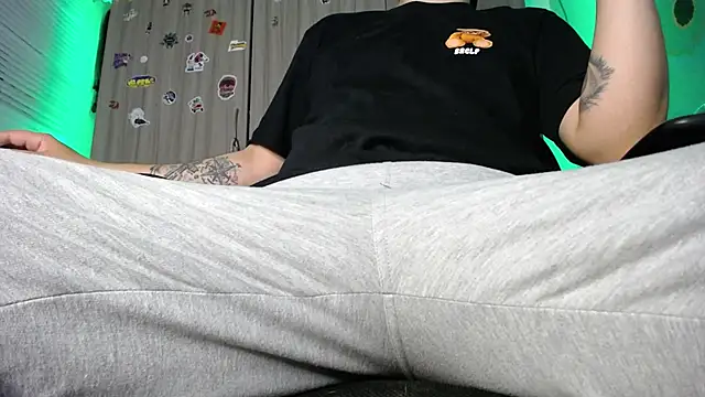 zacwatson  online show from January 14, 5:40 am