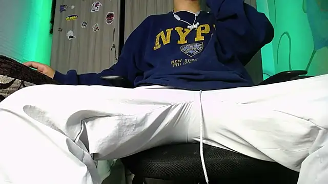 zacwatson  online show from January 20, 5:26 am