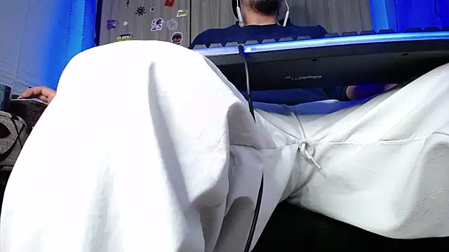 zacwatson  online show from January 29, 8:08 am