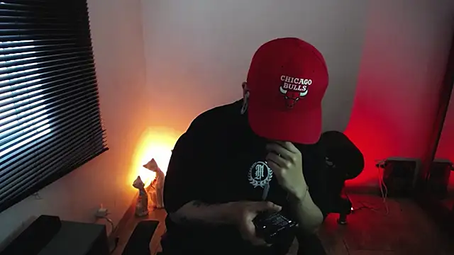 zacwatson  online show from February 12, 10:16 pm