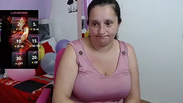 Snapshot of CristialJones_ chatting on March 22, 3:20 pm CristialJones online show from March 22, 3:20 pm