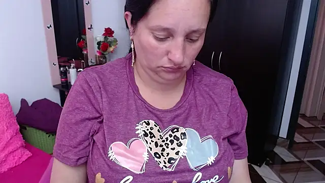 Snapshot of CristialJones_ chatting on October 6, 2:47 pm CristialJones online show from October 6, 2:47 pm