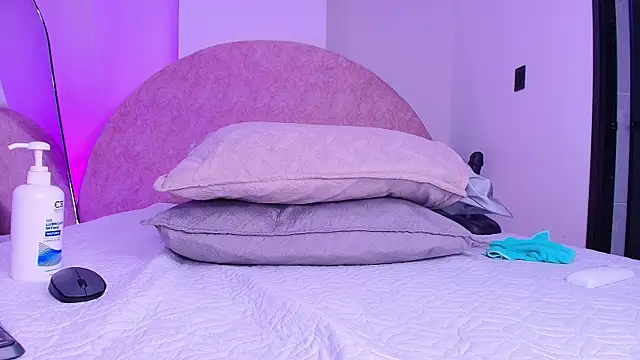 violett lo online show from December 19, 12:01 pm