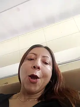 Snapshot of malusexy33 chatting on October 4, 6:50 pm malusexy33 online show from October 4, 6:50 pm