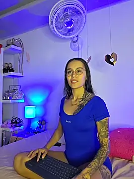 Snapshot of thamaral1 chatting on March 25, 2:50 am thamaral1 online show from March 25, 2:50 am