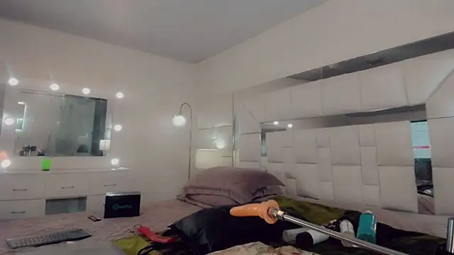  ChanellR  online show from March 6, 11:47 am