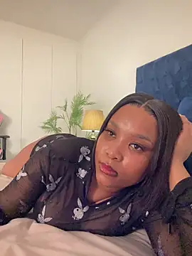 Snapshot of Stunning_Booty chatting on June 28, 9:32 pm Stunning Booty online show from June 28, 9:32 pm
