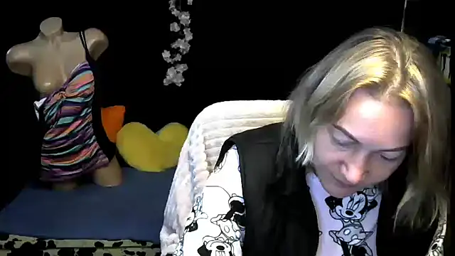 wLESLYMOSw online show from November 3, 7:20 am