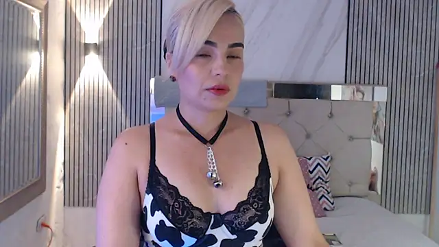 ashley  tylor online show from June 13, 7:45 pm