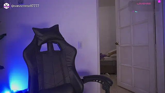 EmmaSanzz  online show from April 16, 11:44 am