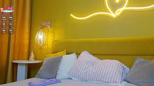 lessysweety online show from November 5, 4:12 am