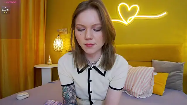 lessysweety online show from January 9, 3:42 am