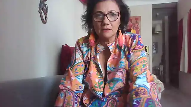 Snapshot of LadyLizi chatting on June 2, 10:06 am LadyLizi online show from June 2, 10:06 am