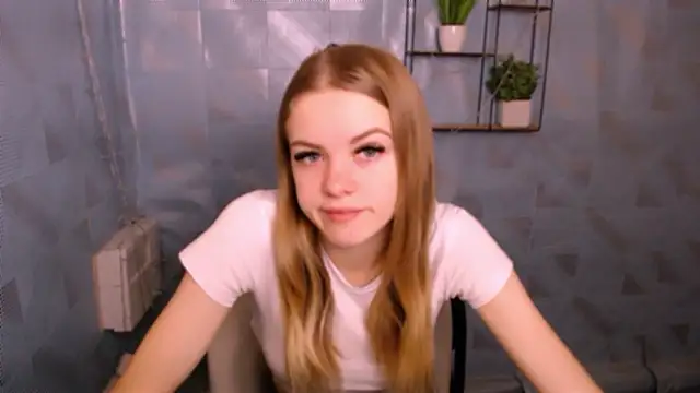 Snapshot of AliceFlirtt_ chatting on December 3, 7:54 am AliceFlirtt online show from December 3, 7:54 am