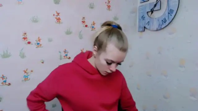 Snapshot of AliceFlirtt_ chatting on December 4, 7:28 am AliceFlirtt online show from December 4, 7:28 am