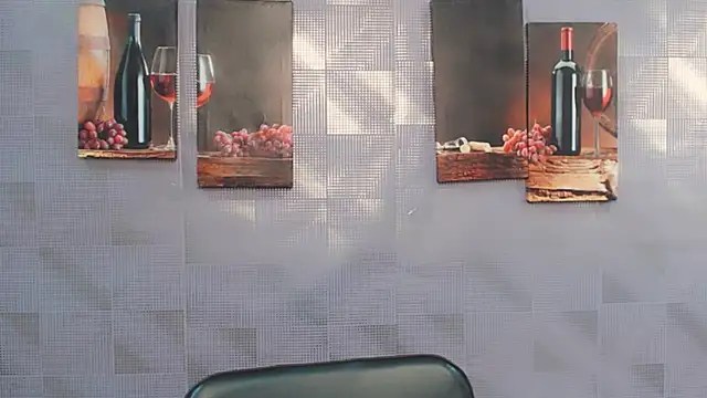 Snapshot of AliceFlirtt_ chatting on December 17, 10:34 am AliceFlirtt online show from December 17, 10:34 am