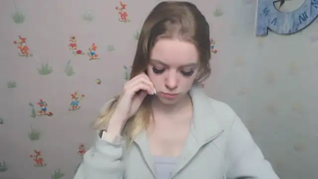 Snapshot of AliceFlirtt_ chatting on December 17, 3:06 pm AliceFlirtt online show from December 17, 3:06 pm