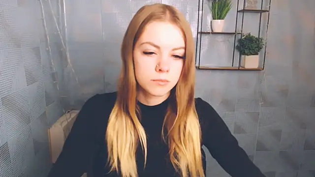 Snapshot of AliceFlirtt_ chatting on December 18, 10:40 am AliceFlirtt online show from December 18, 10:40 am
